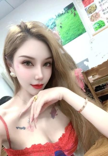 颜值身材很棒的小姐姐