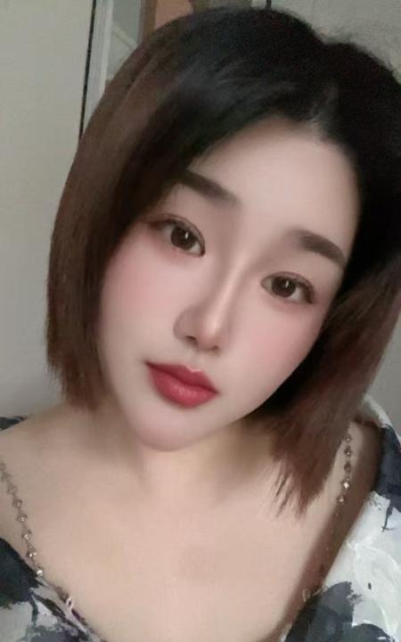 东门短发性感小少妇