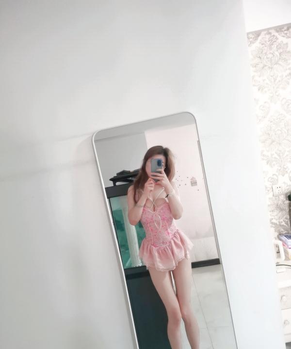 清纯嫩妹大奶长腿鱼儿