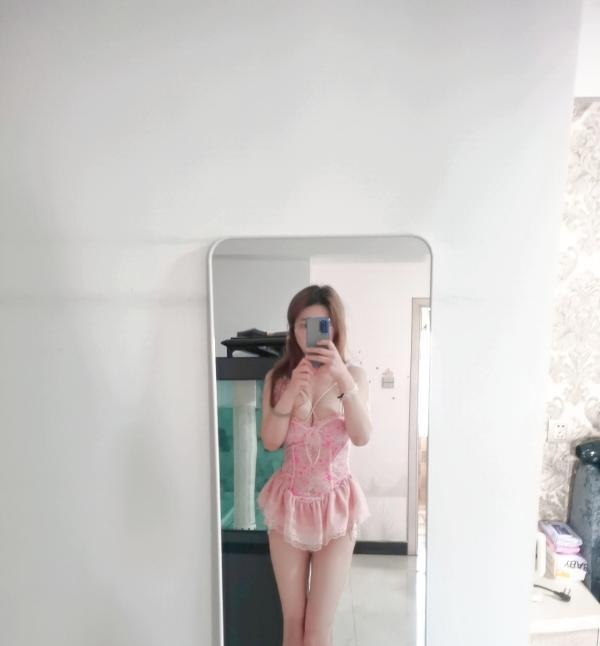 清纯嫩妹大奶长腿鱼儿