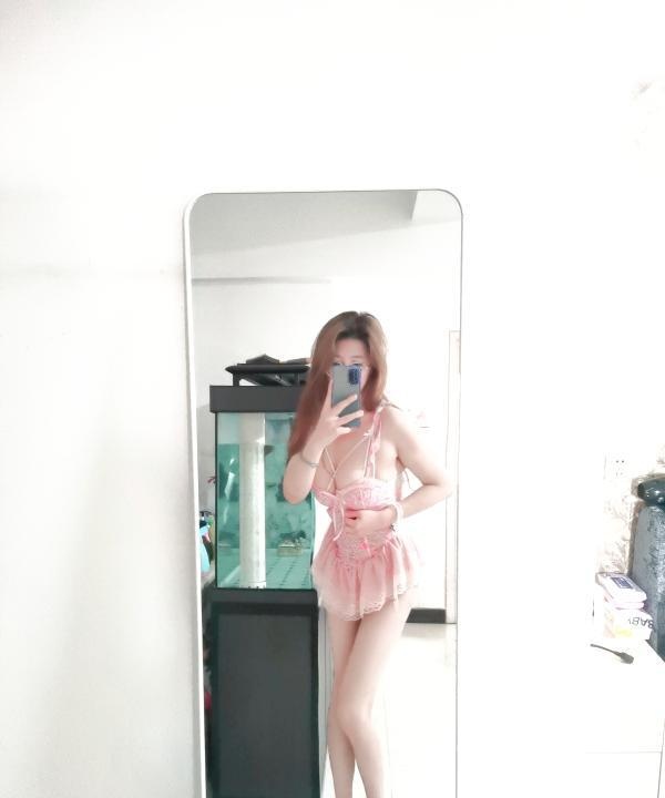 清纯嫩妹大奶长腿鱼儿