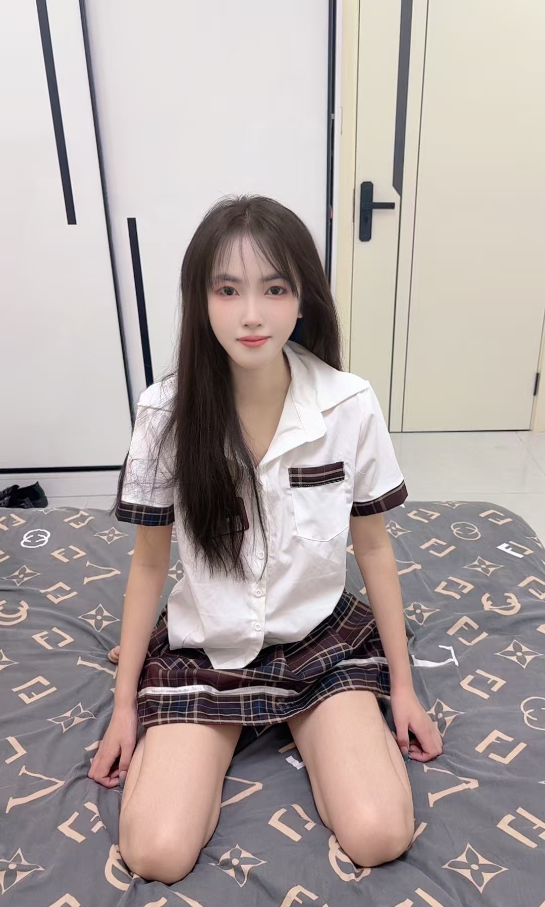 普陀可以舌吻的19岁嫩妹