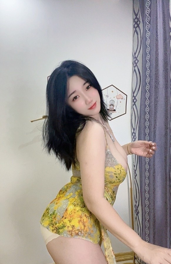 性感翘臀骚妹馨儿