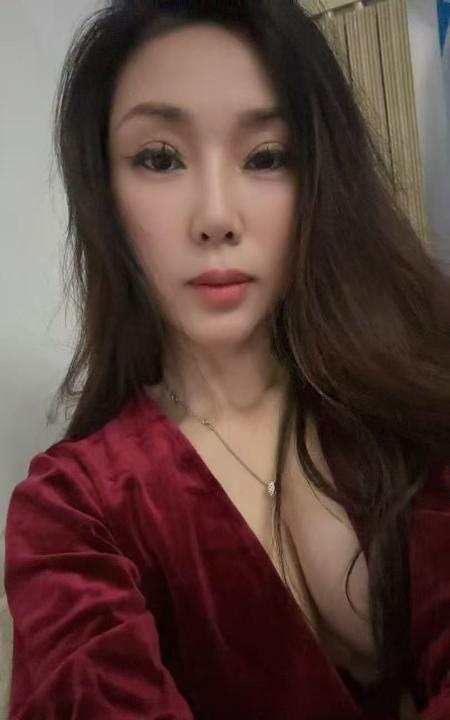 南开妩媚女人