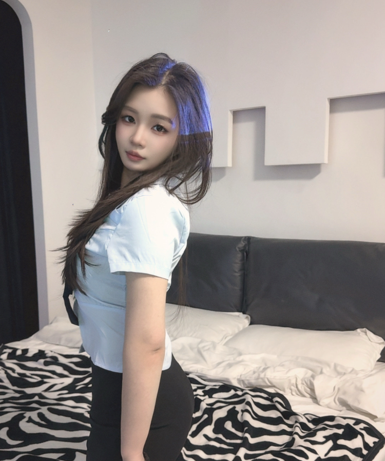 长腿制服骚妹子