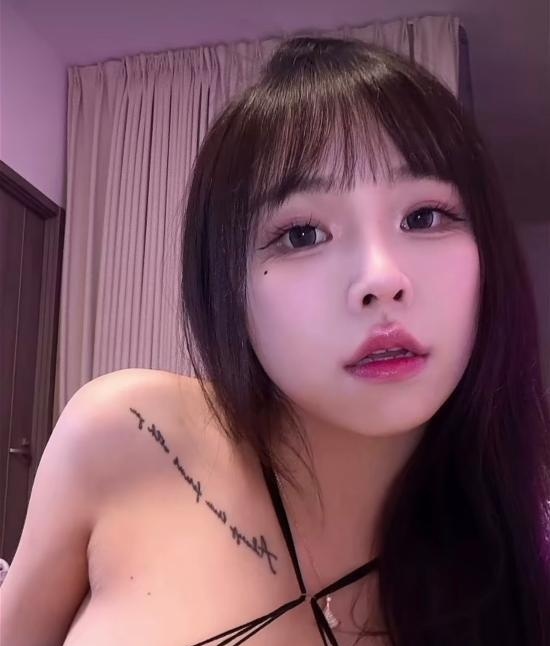 童颜巨乳美女老师