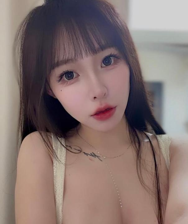 童颜巨乳美女老师