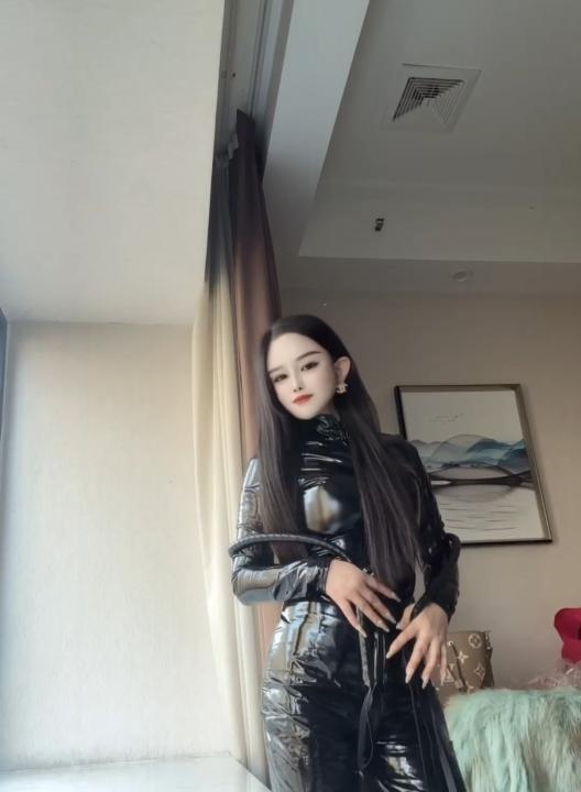 御姐女王范十足