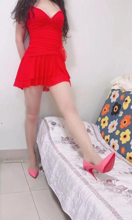 市中心流连忘返熟女