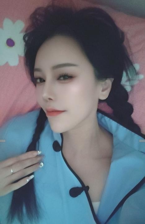天河潭村爆乳气质美女