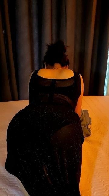 瑶海丸子头美妇