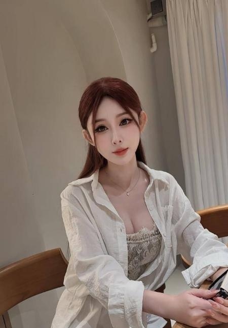 肤白貌美颜值女友