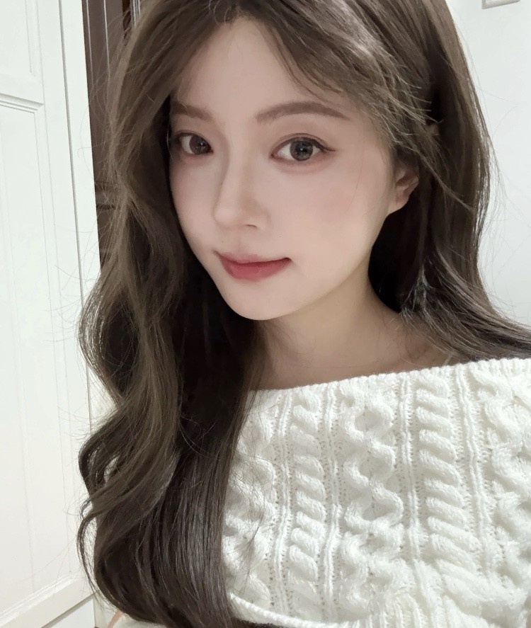 性感甜美李哈哈