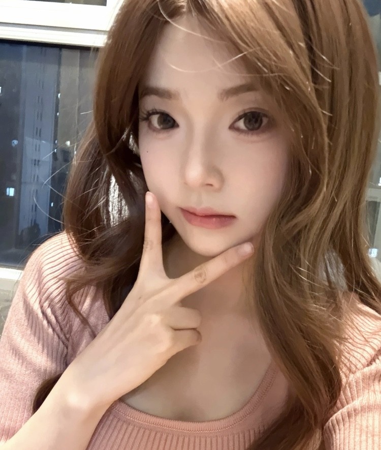 性感甜美李哈哈