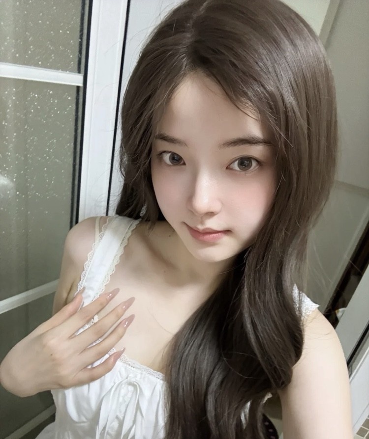 性感甜美李哈哈