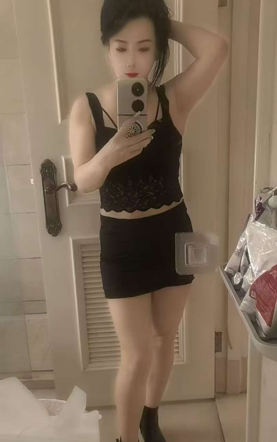 短发小少妇芯儿