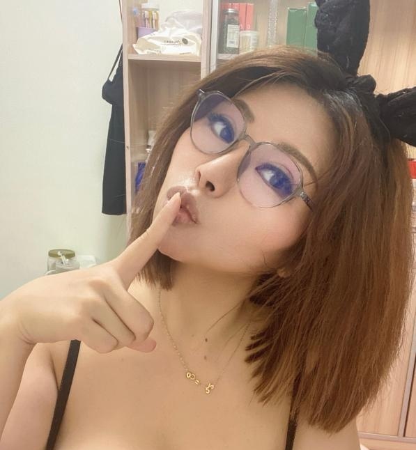 爆乳制服美少妇