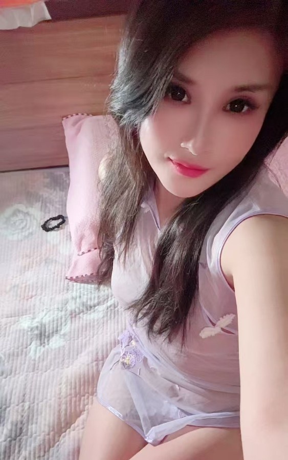 双桥娇小少妇