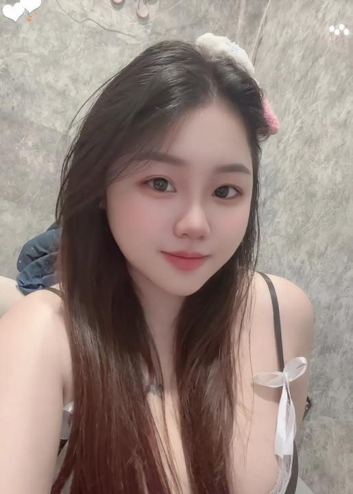 道里微胖巨乳精神小妹
