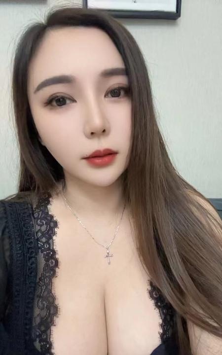 大奶吸精少妇