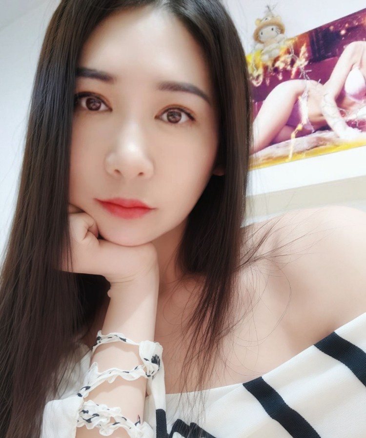 肥臀丰乳嫩妇