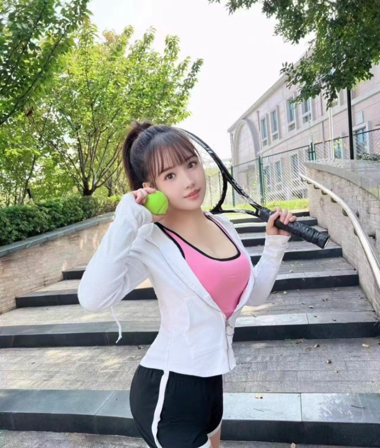 济南水多翘臀小妹