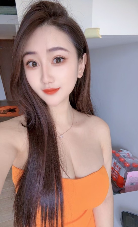 白皙巨乳少妇
