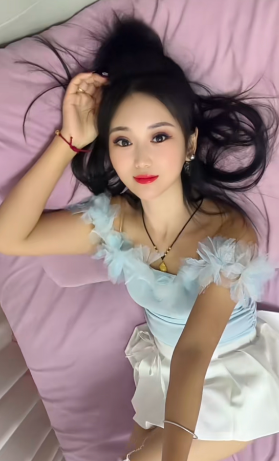 服务型嫩妹子