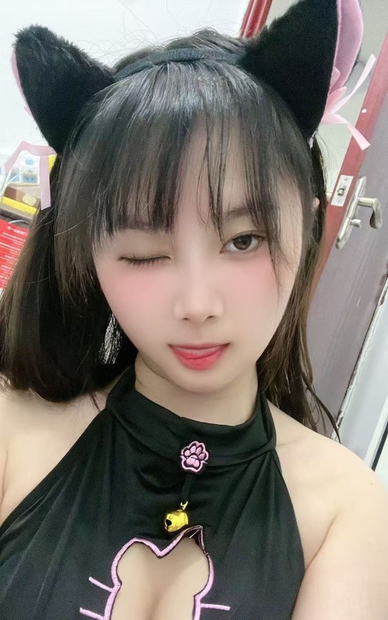 罗湖大胸小梦