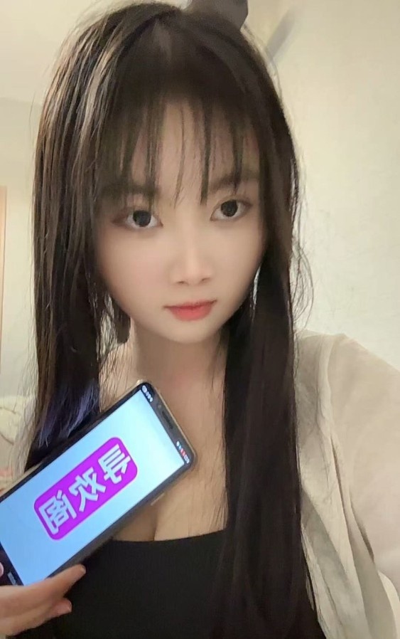 罗湖大胸小梦