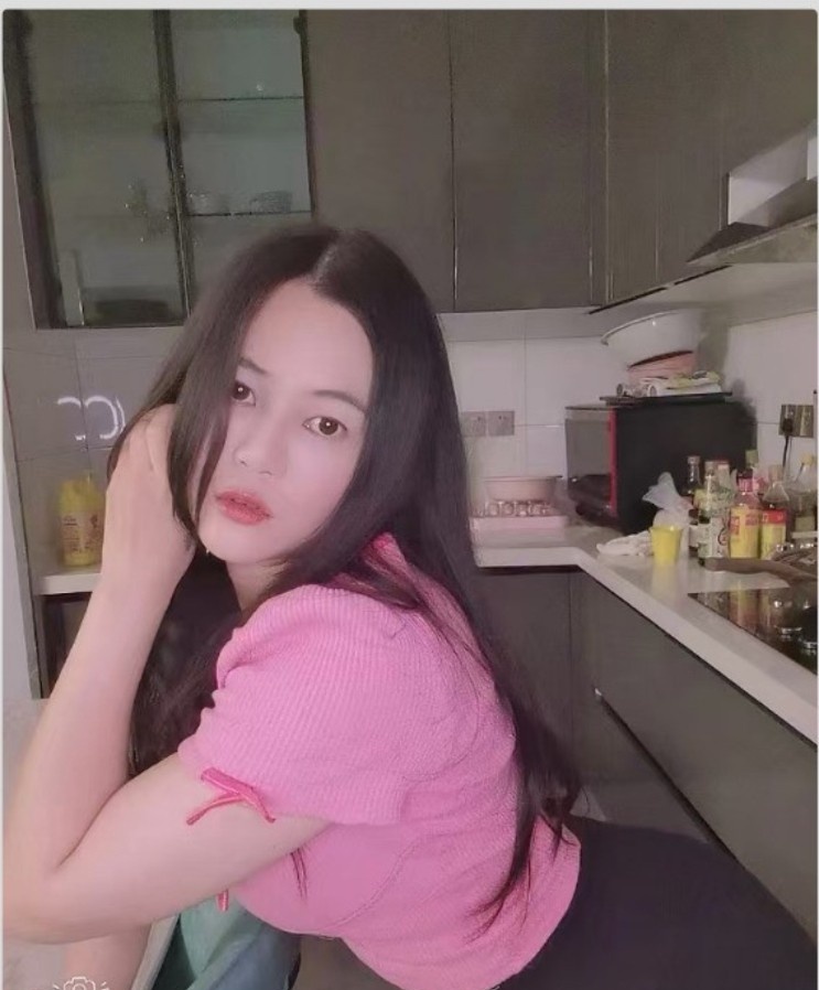 骚货小苍井