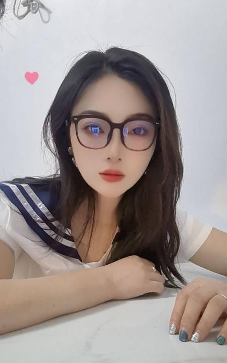 上城黑丝美臀佳佳