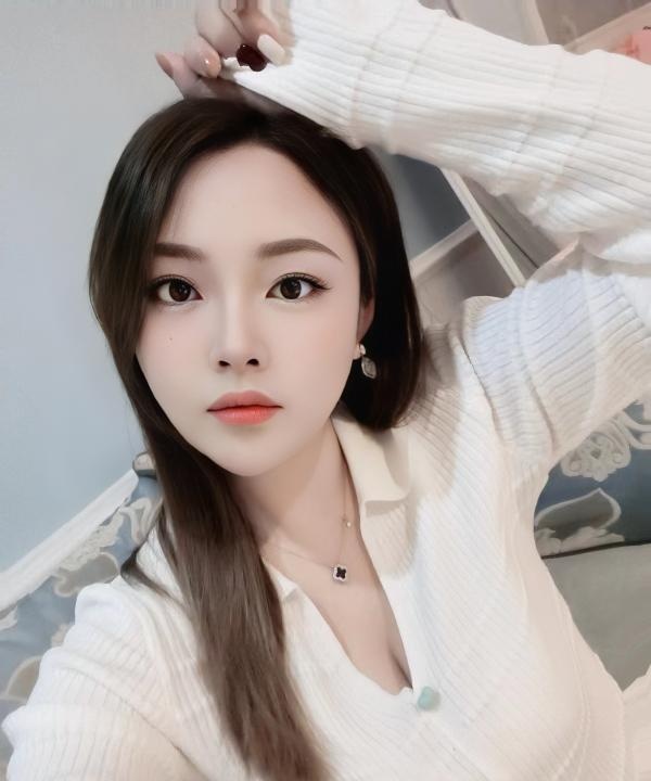 大胸气质小美女