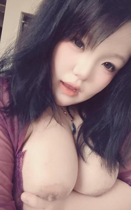 爆乳学生妹