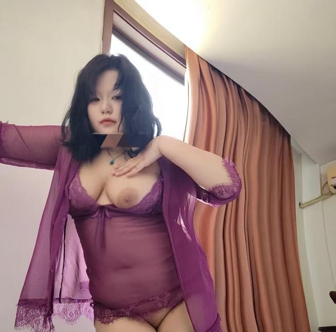 爆乳学生妹