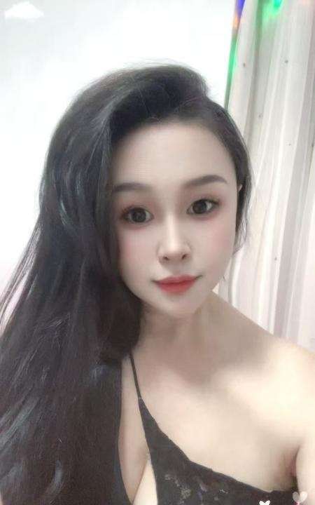 前凸后翘觅儿老师