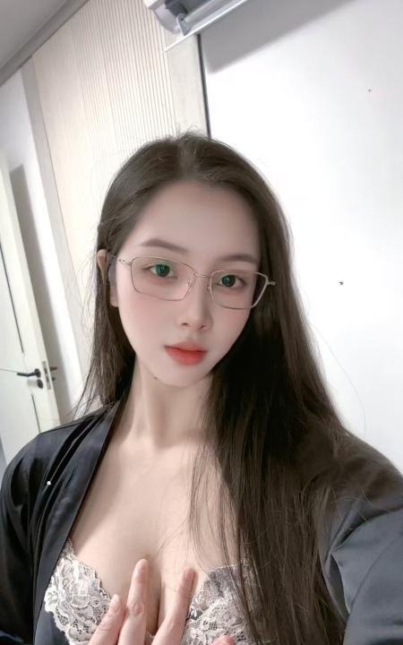东站反差明媚儿