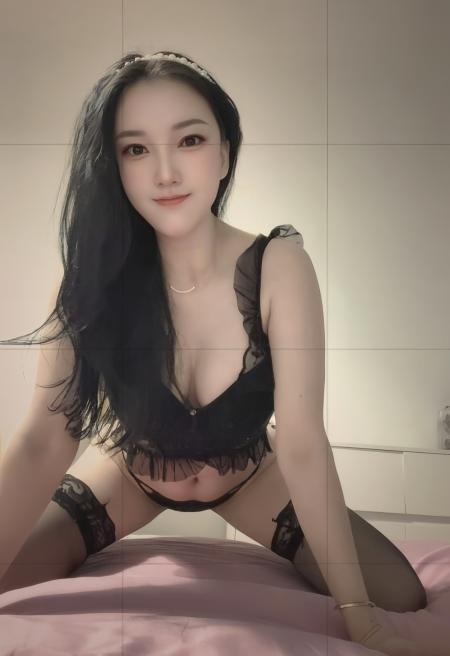 秦淮翘臀骚货小溪