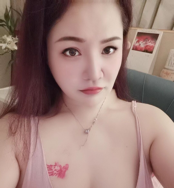 玄武门大胸熟女妹子