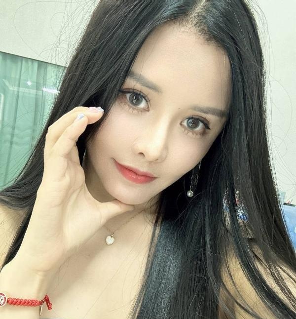 身材火辣蜜桃臀老师