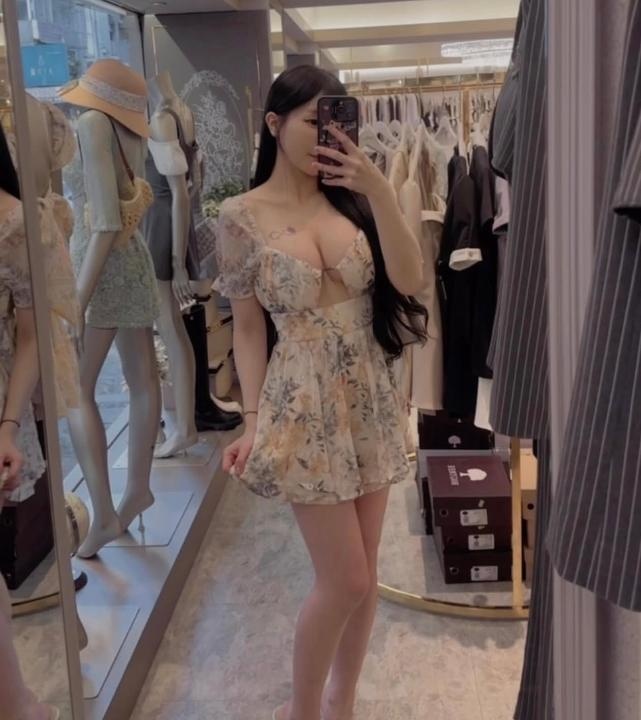 00后s型身材美女