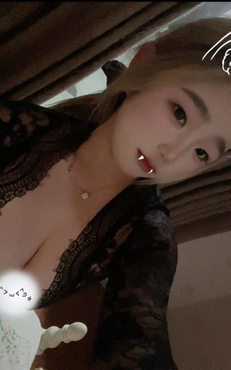 清纯反差少女