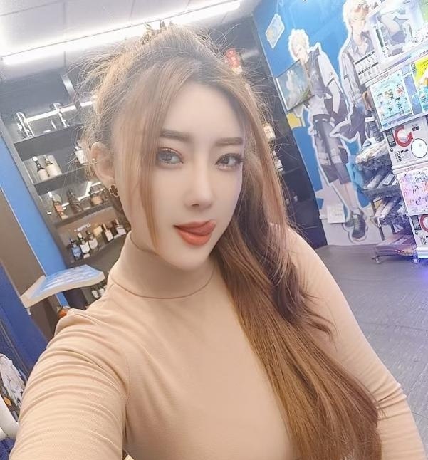 双龙大道高颜值美女