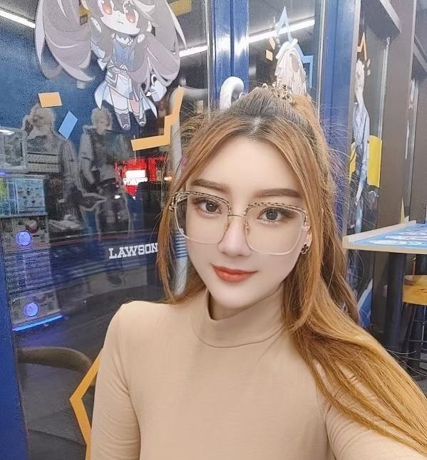 双龙大道高颜值美女
