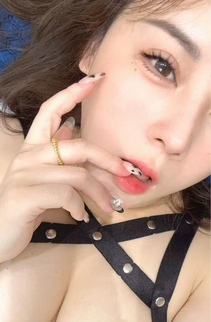舌吻F胸幺妹