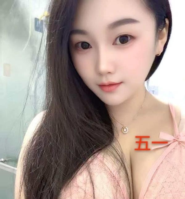 E奶小女友