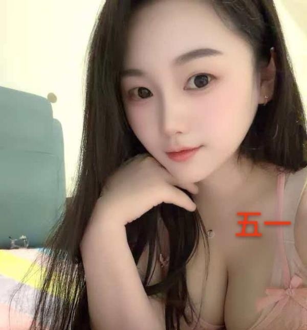 E奶小女友