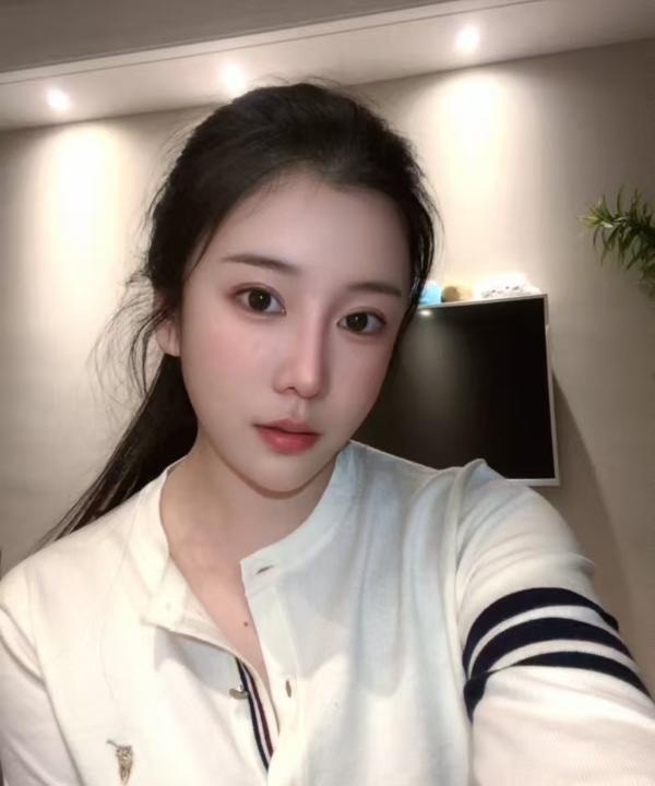 江宁颜值美女沐沐