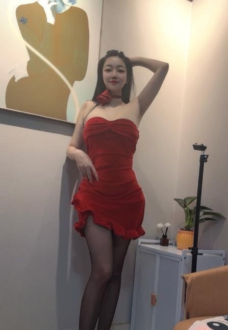 红衣舞女诱惑