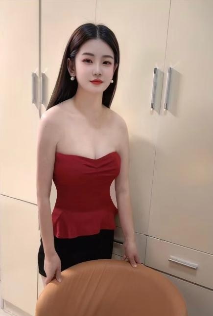 蜀山明媚小女孩